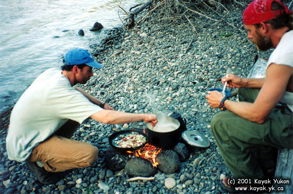 07_riverside_cooking